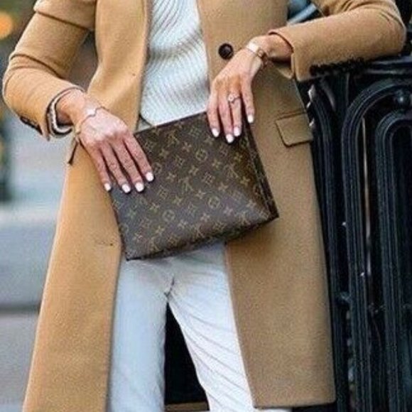 Louis Vuitton Handbags - Authentic Louis Vuitton poche toilette 26 vintage